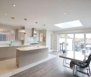 Rivington Avenue, Woodford Green, IG8 - Photo 3