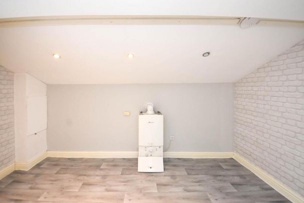 2 bedroom mews to rent - Photo 1