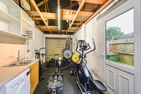 3 bedroom semi-detached house to rent - Photo 2