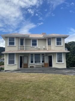 Large 1930's family home with stunning views - Photo 1