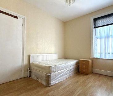 4 bedroom terraced house to rent - Photo 6