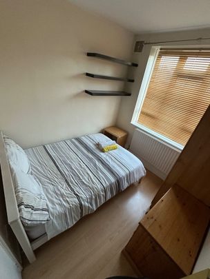 4 Bed Flat, Vauxhall Street, SE11 - Photo 1