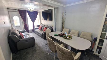 3 bedroom terraced house to rent - Photo 3