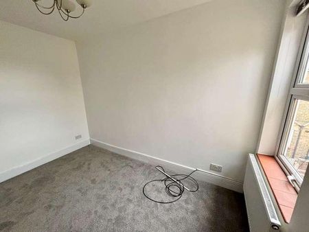 Glebe Road, Egham, TW20 - Photo 4