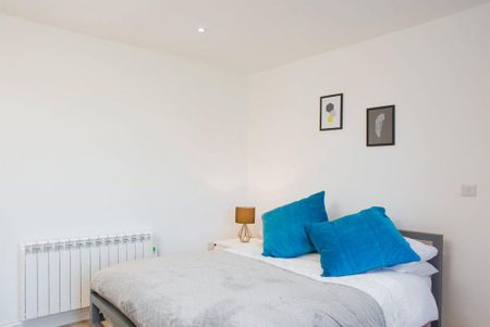 6 bedroom semi-detached house to rent - Photo 3