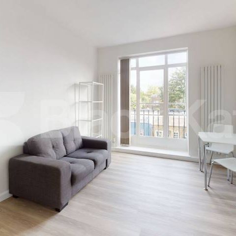 Bright Studio with Private Balcony in Prime NW8 Location - Photo 1