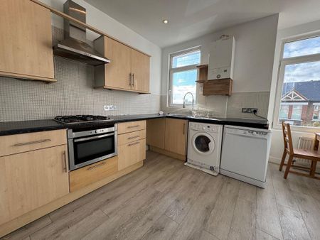 3 bedroom flat to rent - Photo 5