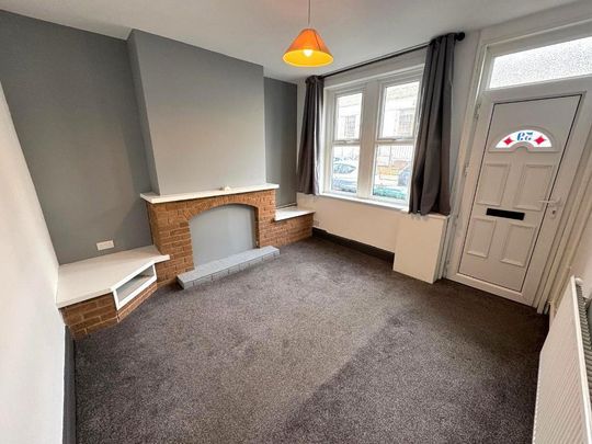 2 bedroom end of terrace house to rent - Photo 1