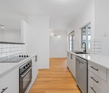 SPACIOUS FAMILY HOME IN SOUGHT AFTER EDMONTON! - Photo 5