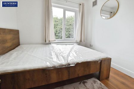 3 bedroom House To Let Total Size: 883 SQ FT - Photo 2