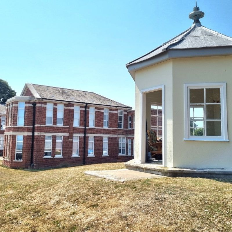 Royal Haslar - Photo 1