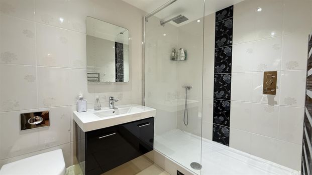 4 Bedroom House - Photo 1