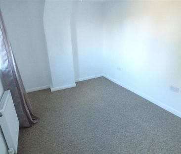 2 bedroom end of terrace house to rent - Photo 3