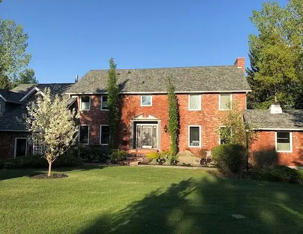 Rental Suite 2,000 sq.ft., 2-bedroom + den, NW CALGARY-$2,500 (with utility) | 215 Blueridge Rise, Calgary - Photo 1