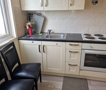 Studio Flat, Ivinghoe Road, RM8 - Photo 4