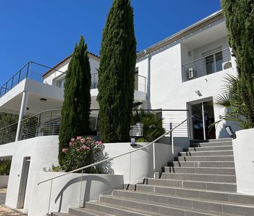 A louer à Marseille 13012 - Maison de grand standing avec jardin, piscine et garage - Photo 2