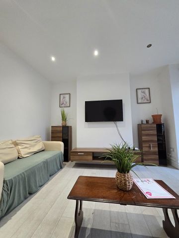 Room in a Shared House, Headingley Avenue, LS6 - Photo 2