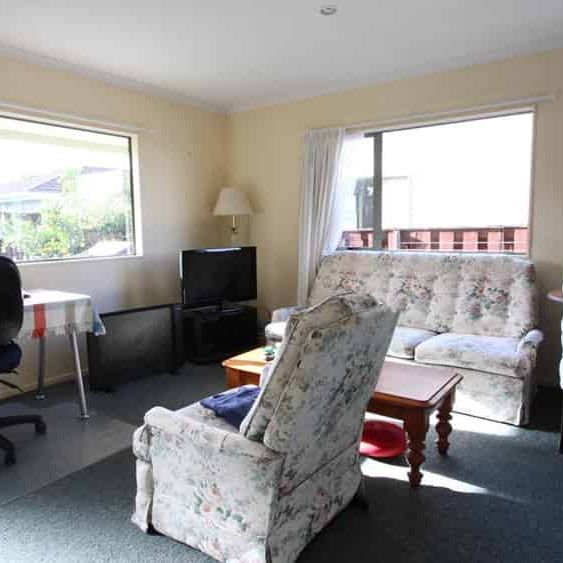 Cute and Private Two Bedroom House - Photo 1