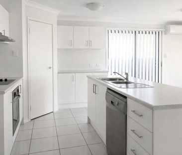 Modern unit in sought after area - Photo 4