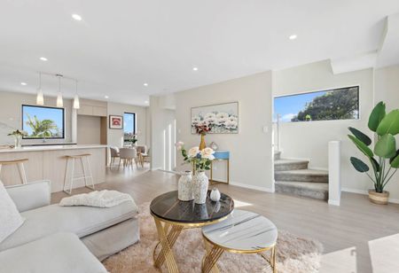 Mangere, 4 bedrooms - Photo 5