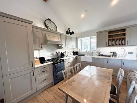 2 bedroom barn conversion to rent - Photo 3