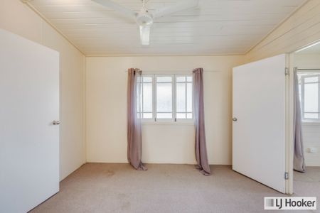 4 BEDROOM QUEENSLANDER IN BUNDABERG NORTH - Photo 5