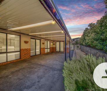 13 Allambee St, Jerrabomberra NSW 2619 - House For Rent | Domain - Photo 2