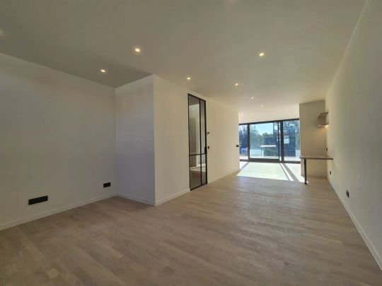 Ruime en luxueus afgewerkte duplex met 4 slaapkamers, terras en tuin. - foto 1