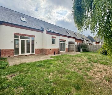 Hall Farm Close - Photo 2