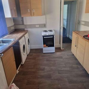 1 bedroom semi-detached house to rent - Photo 2