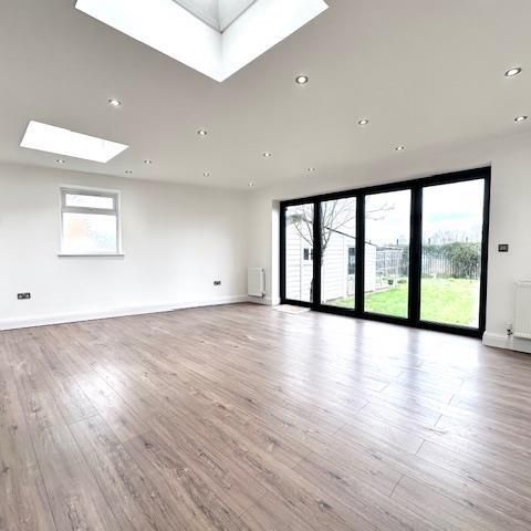 3 bedroom semi-detached house to rent - Photo 1