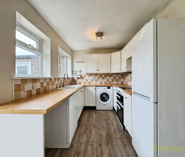 3 bedroom semi-detached house to rent - Photo 4