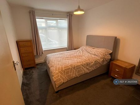 2 bedroom flat to rent - Photo 3