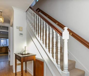 Bedsit, Western Avenue, W3 - Photo 1
