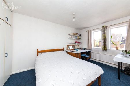 4 bedroom semi-detached house to rent - Photo 2