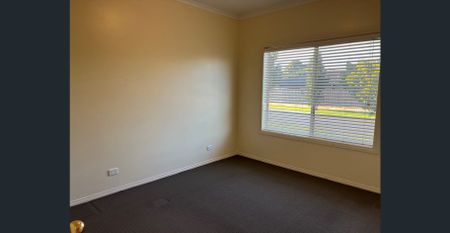 Comfort & Convenience for Family Living! - Photo 4