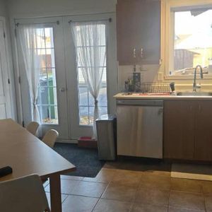 Drummondville Beau grand 5 1/2 à louer 1e étage libre pour 15 novembre - Photo 2