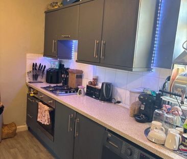 2 bed Terraced - To Let - Photo 4