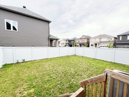 For Lease - 1042 Parabolica Way, Kanata, Ontario - Photo 2