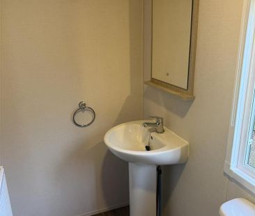 2 bedroom park home to rent - Photo 6