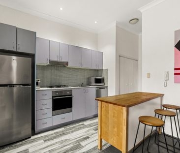 Large and bright one bedroom apartment with parking - Various Furni... - Photo 3