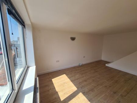 3 bedroom flat to rent - Photo 3