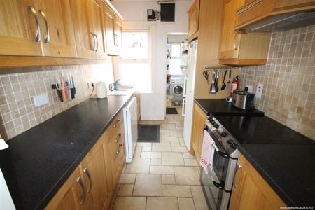**SHORT TERM LET** Coast Road, Fountainstown, Cork - Photo 4
