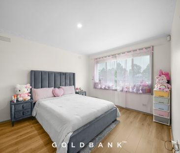 Spacious Family Home with Huge Backyard & Ample Parking – Prime St ... - Photo 3