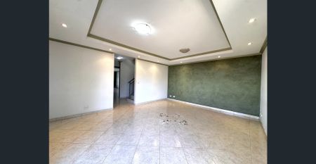 Spacious 5-bedroom home in a quiet location - Photo 2