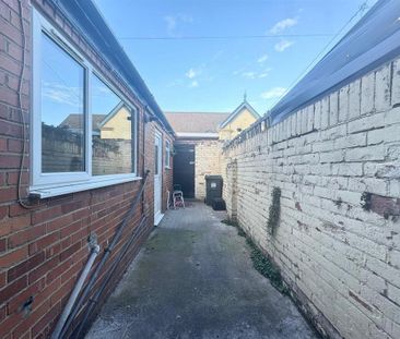 3 bedroom terraced house to rent - Photo 6