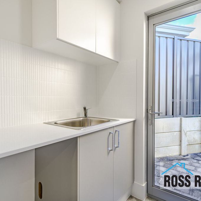 Stylish 3×2 Home for Rent in Woodvale - Photo 1