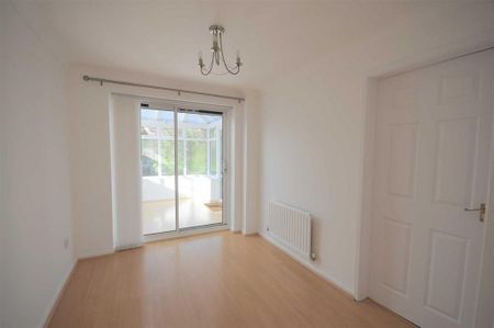 3 bedroom detached house to rent - Photo 4