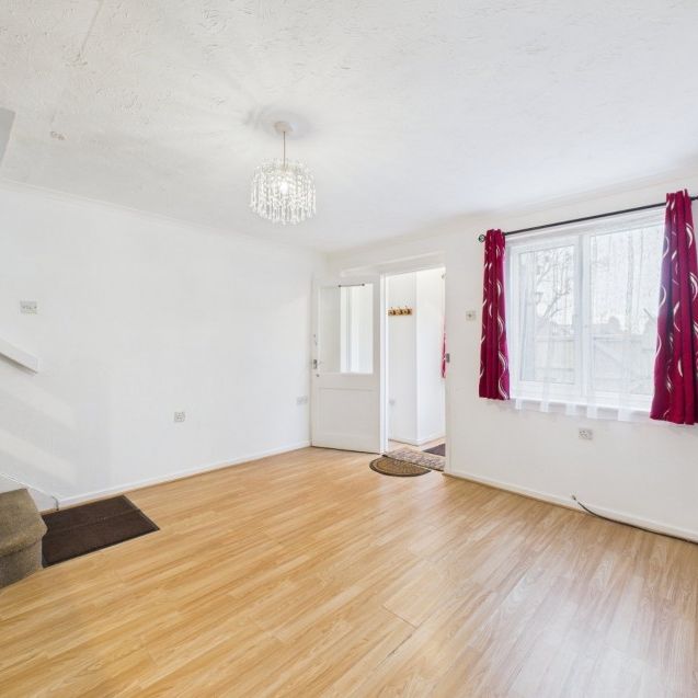 Shellfield Close, Staines-upon-Thames, Surrey,TW19 - Photo 1