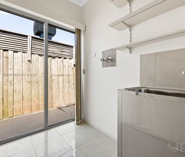 2/9 MONTANA DRIVE WERRIBEE - Photo 2